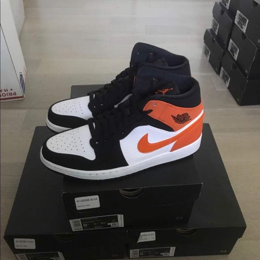 Jordan Retro 1 Mid Shattered Backboard Starfish - Picture 1 of 3